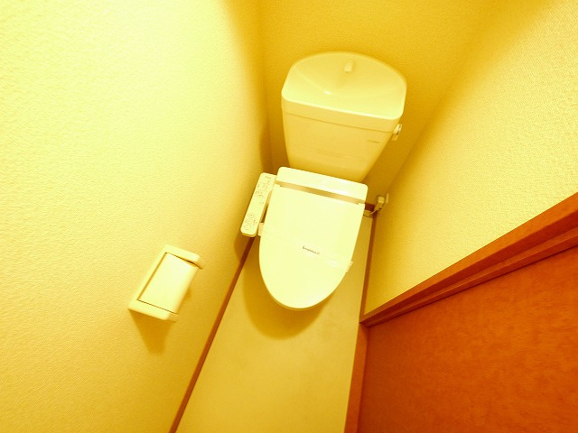 レオパレスコスモのトイレ|ゆったりとした空間のトイレです