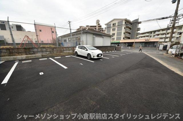 グランソレイユ篠崎の駐車場