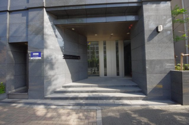 エントランスは重厚感あります！