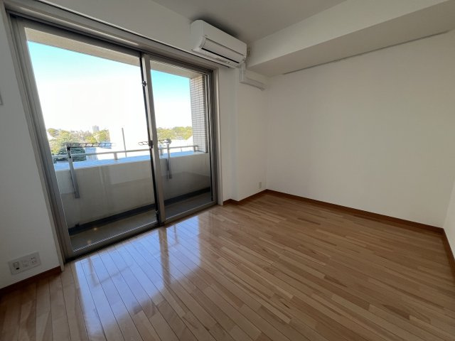 窓が大きく開放感があります！