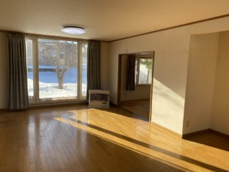 網走市駒場南２丁目４５番２０戸建の居間・リビング