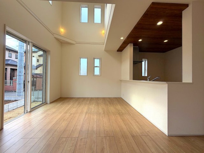 【内観：施工例】 | ＜全８棟＞開発分譲地／全棟長期優良住宅／瀬谷区北新 | 同社施工完成物件の参考写真（リビング）