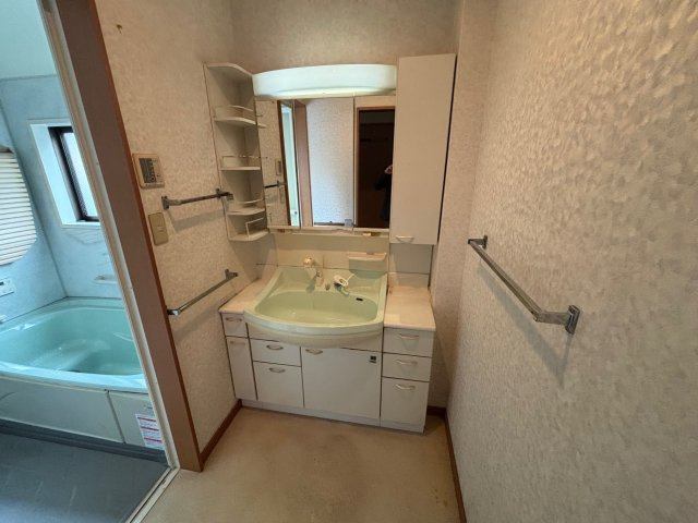 西七条市部町住居付き事務所の独立洗面台