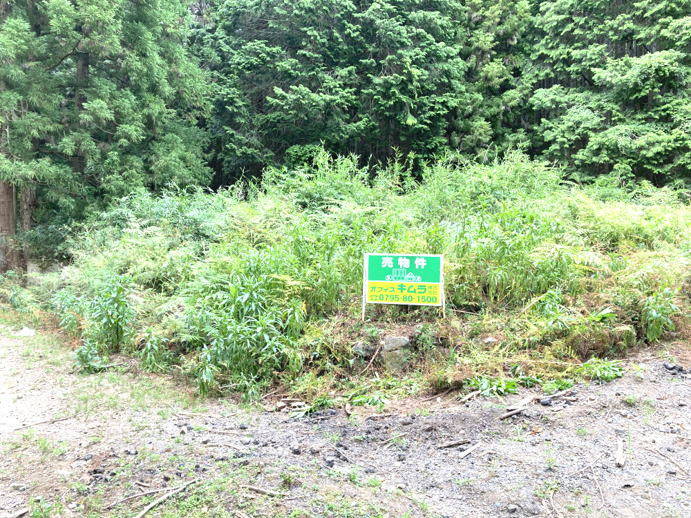 丹波市氷上町絹山の売地の外観