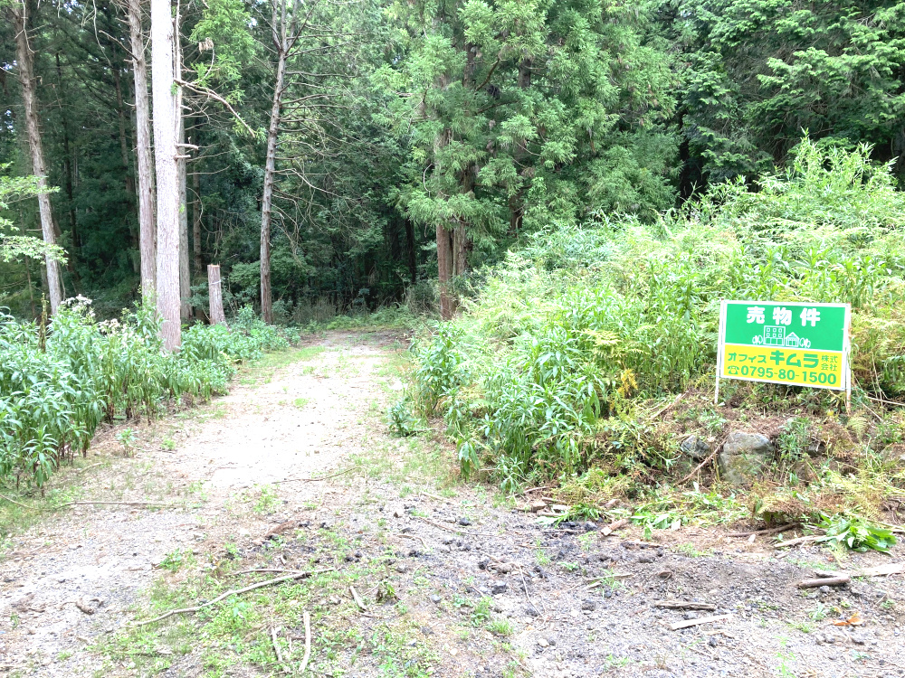 丹波市氷上町絹山の売地の外観