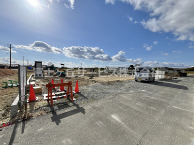 【外観】 | 磐田市鮫島 2期 新築一戸建て | 現在建築中の外観画像です。ご内覧は同じメーカーの完成物件へご案内いたしますので、いつでもご相談ください！