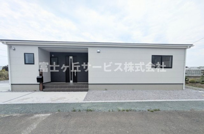 【外観】 | 磐田市鮫島 2期 新築一戸建て | 現在建築中の外観画像です。ご内覧は同じメーカーの完成物件へご案内いたしますので、いつでもご相談ください！