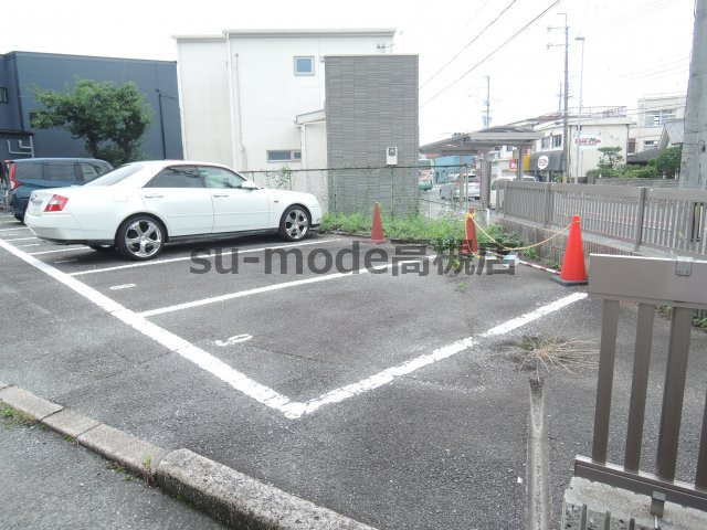 川上サニーハイツの駐車場