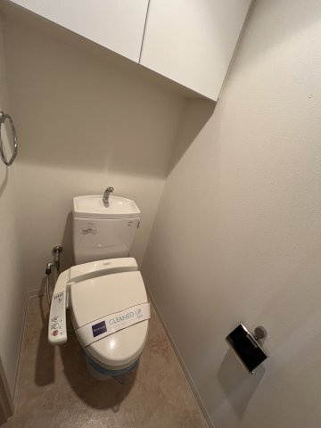 温水洗浄便座でございます。