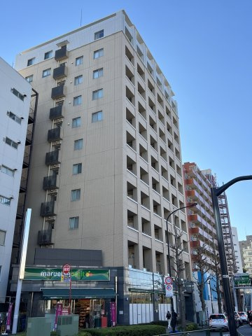 築年数も新しく綺麗な外観です。