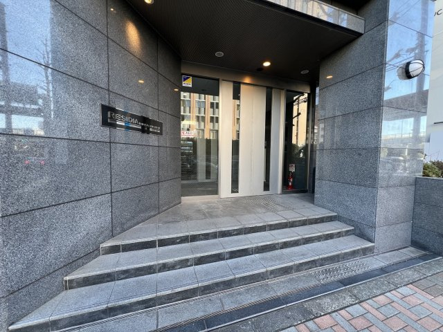 エントランスも重厚感あります。