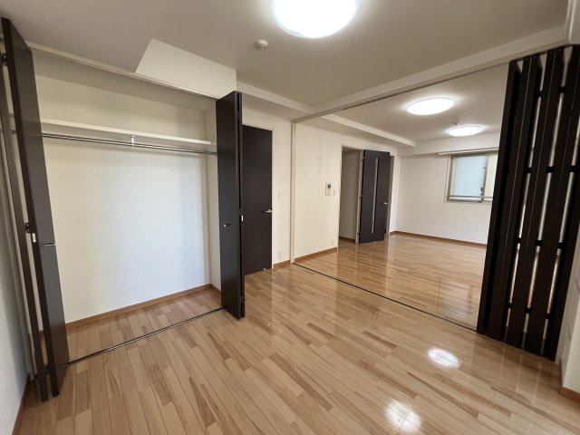 クローゼットも広く収納バッチリです。