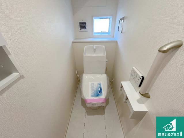 加古川市尾上町長田　新築一戸建てのトイレ|1・2階の2ヶ所にあるので、朝の忙しい時間の順番待ちもなく、深夜の利用にも大変便利です。