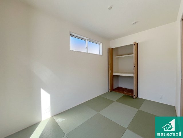 加古川市尾上町長田　新築一戸建ての和室|一室あると便利な和室は客間としてだけでなく、小さなお子様のプレイルームや食後のくつろぎスペースとしてもご利用いただけます。収納もついていますので大活躍間違いなし！