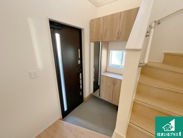 加古川市尾上町長田　新築一戸建ての玄関|シューズボックスにはたくさんの靴が収納できるので玄関周りはいつもスッキリ！ご家族が増えても安心！