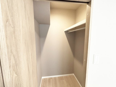 【収納】 | サントピア尼崎2 | 豊富な収納力のあるウォークインクローゼット