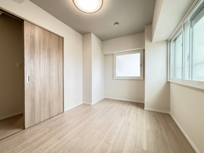 【洋室】 | サントピア尼崎2 | 二面彩光の明るいお部屋