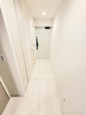  | 白を基調とした玄関にはシュー… 