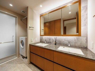  | パウダールーム （１） 