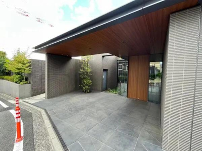  | マンション出入口には、雨の日… 