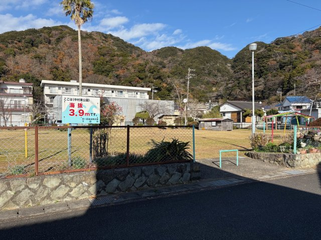 下田市　東中の周辺|現地のはす向かい、東中公園