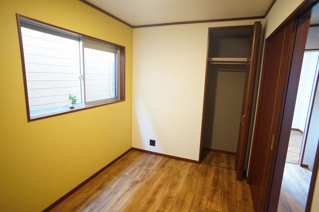 【子供部屋】 | 東大阪市花園西町1丁目 | 【3階：洋室4帖】クローゼット完備です♪