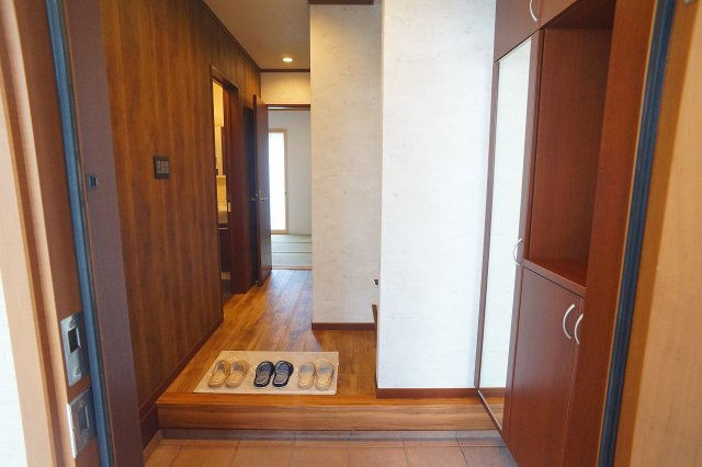 【玄関】 | 東大阪市花園西町1丁目 | ミラー付きのシューズボックスあります♪