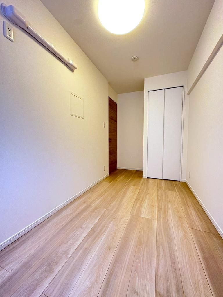 ガーデンハウスの洋室|落ち着いた色調の洋室です