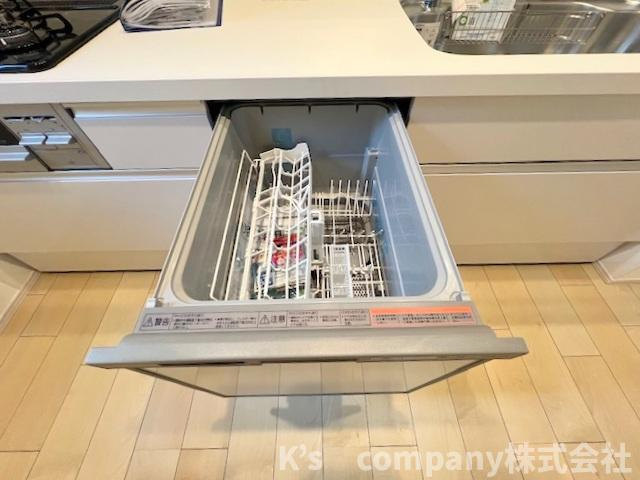 藤沢市辻堂元町2丁目　新築戸建　A号棟のキッチン|食器洗い乾燥機付きで家事の時短に役立ちます◇