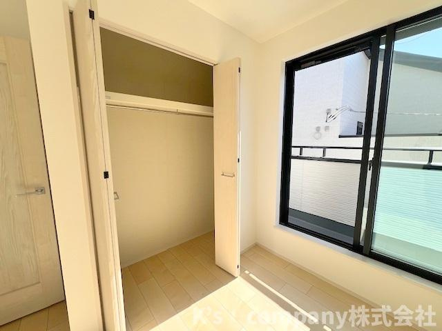 藤沢市辻堂元町2丁目　新築戸建　A号棟の収納|洋室5.2帖の収納スペース◇