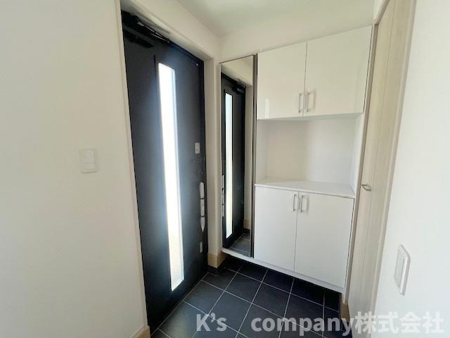 藤沢市辻堂元町2丁目　新築戸建　A号棟の玄関|玄関周辺スペース◇