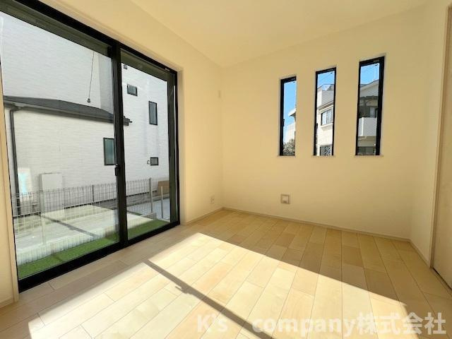 藤沢市辻堂元町2丁目　新築戸建　A号棟の洋室|洋室4.5帖◇リビングの隣の洋室です◇