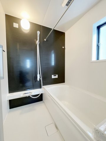 新築戸建・新築建売　矢吹町八幡町第24　善郷小・矢吹中のトイレ|1階トイレは階段下のデッドスペースを有効活用！