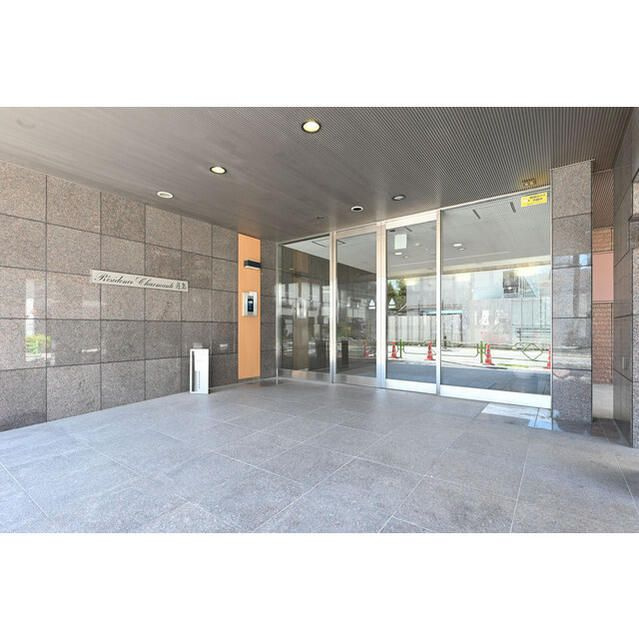 レジデンスシャルマン月島のエントランス