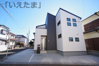 【外観】 | 駐車場3台＋駐輪スペース