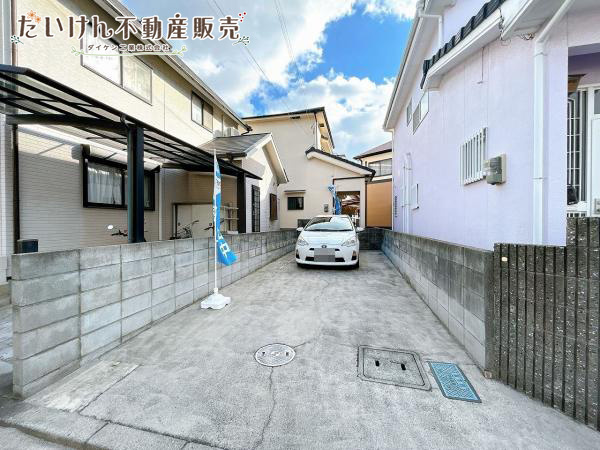 加古川市加古川町稲屋の中古一戸建の駐車場