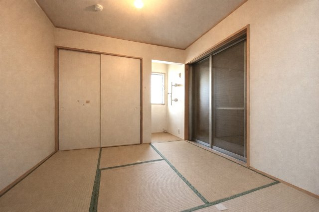 さいたま市緑区宮本2丁目　中古戸建　の和室|リビング隣の畳の上でゆっくりとくつろげます。※一部CG加工されております