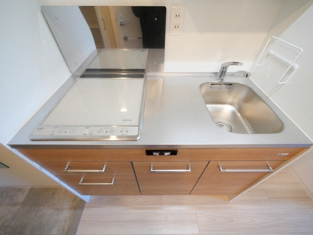 セレニテ難波プリエのキッチン