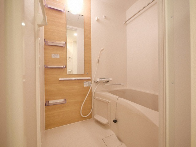 セレニテ難波プリエの浴室