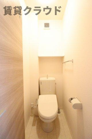 M.A.D　IIのトイレ|温水洗浄便座付はもちろん、上部の小さな棚もうれしいですね！