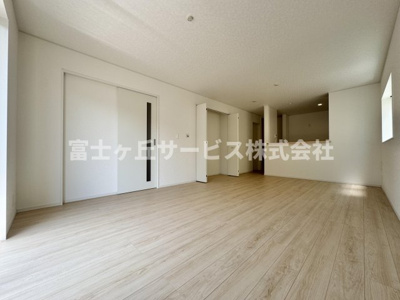 【居間・リビング】 | 静岡市清水区押切 7期 新築一戸建て | リビングダイニングです