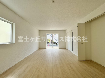 【居間・リビング】 | 静岡市清水区押切 7期 新築一戸建て | リビングです