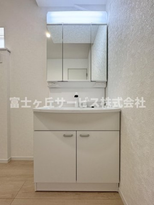 【独立洗面台】 | 静岡市清水区押切 7期 新築一戸建て | 朝の身支度に便利な独立洗面台です