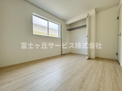 【洋室】 | 静岡市清水区押切 7期 新築一戸建て | 収納もある洋室です