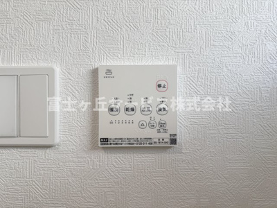 【冷暖房・空調設備】 | 静岡市清水区押切 7期 新築一戸建て | 浴室乾燥暖房機がついています