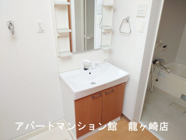 雫Ⅱ(しずく）の独立洗面台|シャワー付き洗面台♪