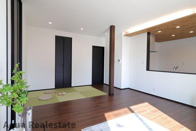 高松市多肥上町の中古一戸建の居間・リビング|ゆったり過ごせるリビングです