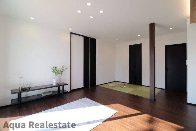 高松市多肥上町の中古一戸建の居間・リビング|おしゃれなリビングです