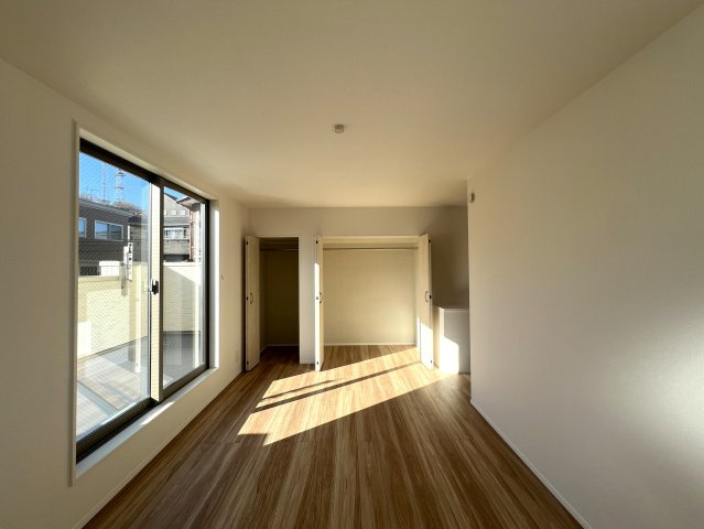 永田山王台の王に俺はなる！！【永田山王台 新築戸建】の洋室|広々とした洋室です