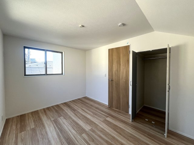 永田山王台の王に俺はなる！！【永田山王台 新築戸建】の洋室|広々とした洋室です